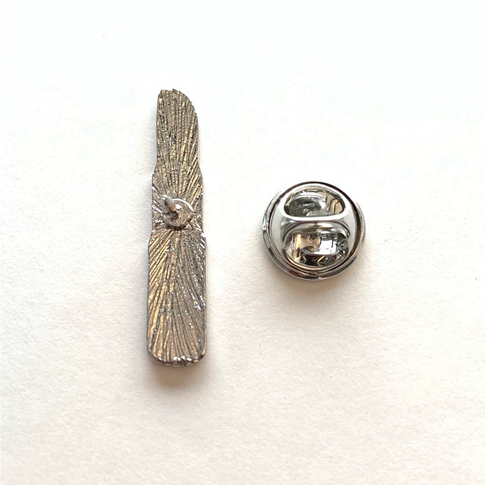 ♥️3/$10🖤- Red Lipstick Pin for Jackets, Purses, Scarves, Makeup Gifts & more - Picture 3 of 4